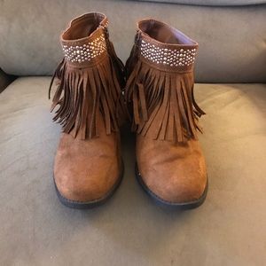 Girls fringe boots size 2
